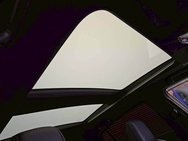 調光ルーフ装備！！