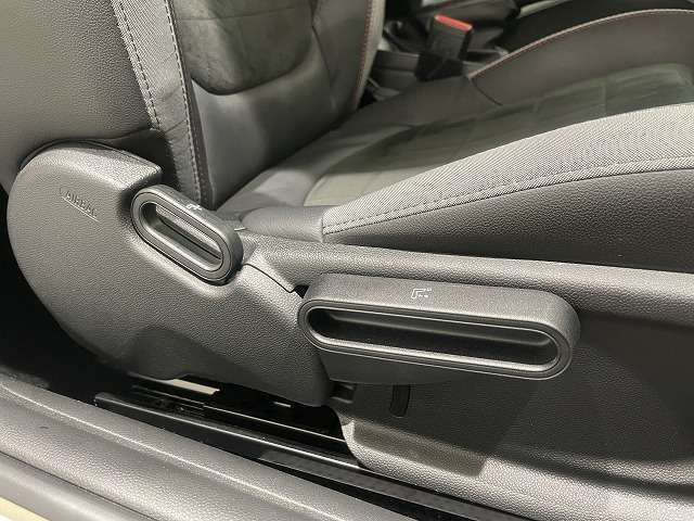 点検整備時に交換が必要な項目（MINI認定指定交換指定部品など）に関しましては、すべて新品の純正部品を使用させていただきます。※点検項目にはMINIコンピューター診断も含まれます。