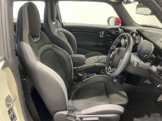 点検整備時に交換が必要な項目（MINI認定指定交換指定部品など）に関しましては、すべて新品の純正部品を使用させていただきます。※点検項目にはMINIコンピューター診断も含まれます。