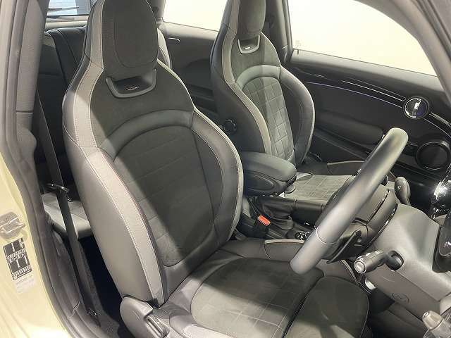 正規認定中古車 全国正規ディーラー保証付/2年・走行距離無制限 JCWトリム　禁煙車　グループ会社下取　ヘッドアップディスプレイ　1オーナー　　シートヒーター　パドルシフト　AppleCarPlay