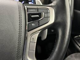 【アダプティブクルーズコントロール】高速走行時に前方のお車を追従してくれるので、長距離ドライブの疲労は大きく軽減されます。