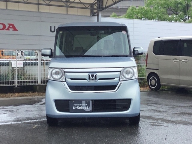 お客様に安全で快適なカーライフをお送りいただくために、中古車にも高いレベルの品質基準を設け、その基準に従って、全ての中古車について納車前整備を実施しています。