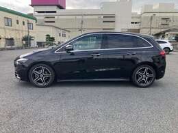 コンパクトなボディーサイズにメルセデスならではの魅力がぎっしりと詰まった一台です。