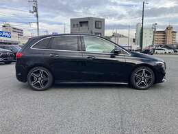 コスモスブラックの精悍なボディーカラーも大きな魅力の一つです。