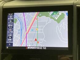 【純正8型ナビ】一体感のあるナビは、高級感ある車内を演出してくれます。Bluetooth再生などオーディオ機能も充実しておりますので、運転もより楽しめます♪