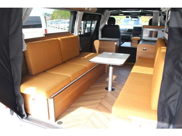 テーブルを囲んでゆったりとお寛ぎ頂けます◎