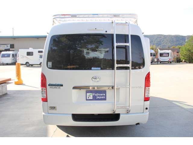 テーブルを囲んでゆったりとお寛ぎ頂けます◎