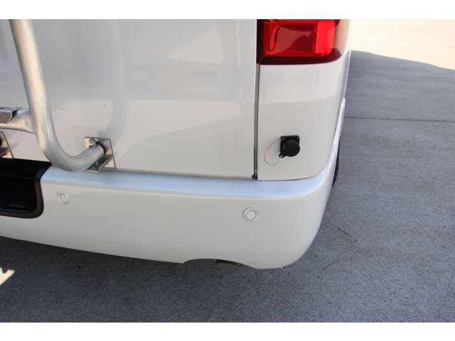 ウインドウエアコン付き！　1年を通して過ごしやすい車中泊をお楽しみ頂けます♪