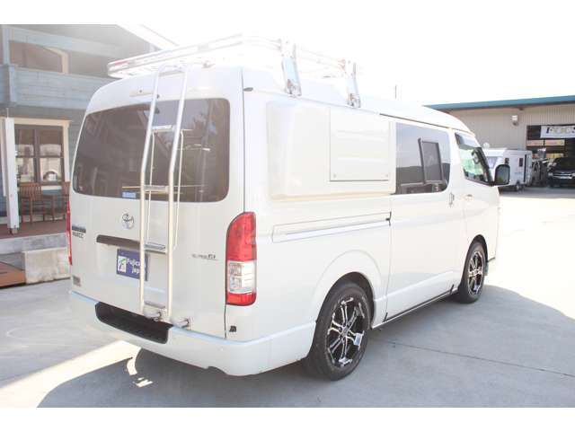 寒い冬や朝夕の冷え込みもぽかぽか！　FFヒーター装備で快適な車中泊が可能です◎