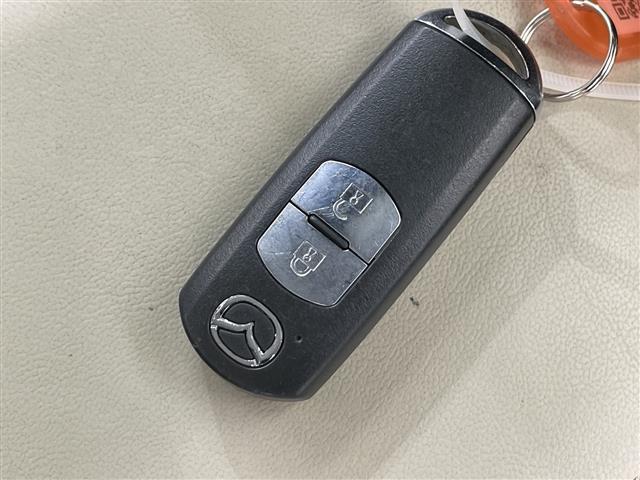 【　スマートキー　】鍵を挿さずにポケットに入れたまま鍵の開閉、エンジンの始動まで行えます。