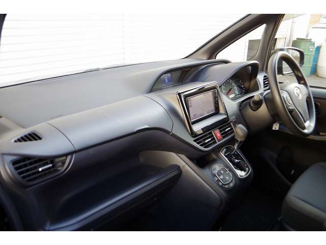 【自社ローン埼玉】自社ローン専門中古車販売★オトロン春日部店★総在庫数500台！他店舗の車両も当店にてご購入出来ます！高級セダンや室内広々のミニバンまで多くの車種を取り揃えております。