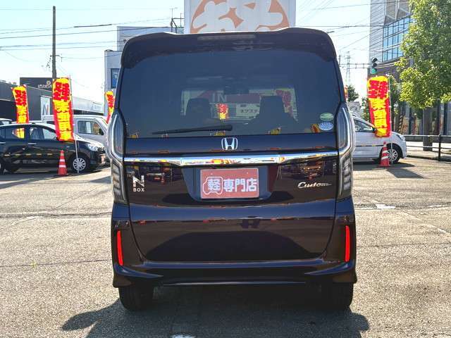 【鈑金】カーボなら特許取得のカーボスルーシステム(特許第2955240号)で修理時間を短縮、修理費を抑える事が可能です。 板金が安い！でも安いからと言って手を抜きません！