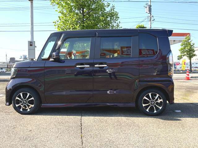 【届出済未使用車とは】自動車の分類では「新車」「中古車」この2種類しかありません。走行距離が100km未満かつ初度登録または初度届出された車両を「届出済未使用車」と呼んでいます。