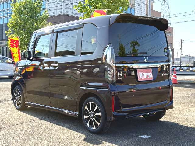 【保険】自動車保険のスペシャリストがお客様の立場になってお客様に最適な自動車保険のご提案や万が一の時の事故対応にあたりますので、ご安心ください。