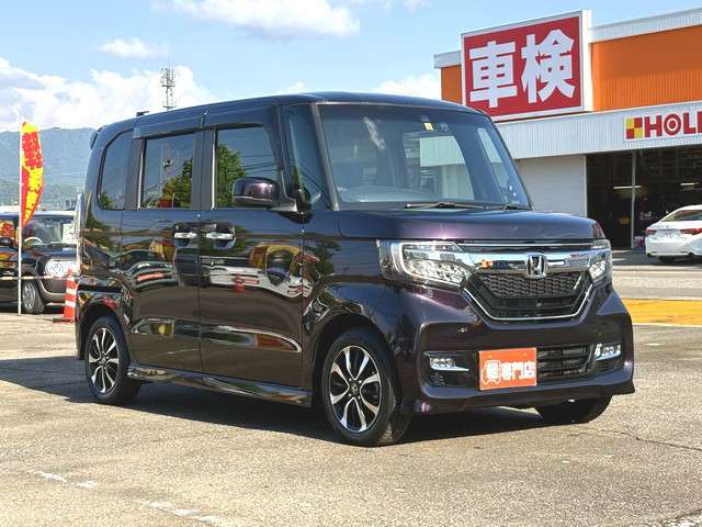 新車と同様の保証（有料）がつけられます。また各地域の店舗に最新の大型整備工場とプロメカニックが常駐しておりアフターメンテナンスもお任せください。