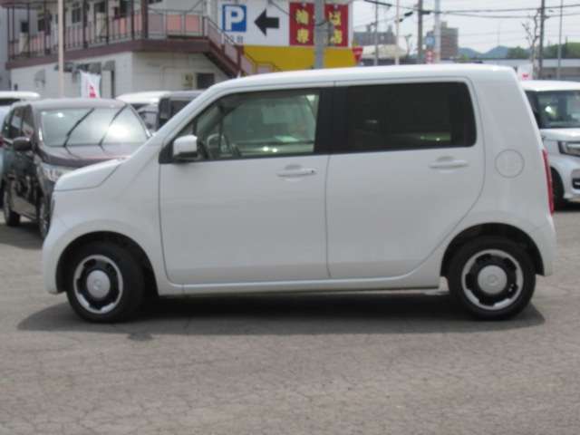 ■屋根付スペース有ります■悪天候時や夜でもお車ご確認できます☆事前にご連絡いただけますとお車をご準備致します☆照明付ピットでお車の状態をご覧いただけます！