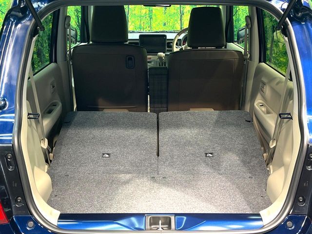 普段のお買い物や通勤、送迎等に十分な荷室スペースを確保しております。セカンドシートを倒すと、大きな荷物の積載も可能です♪