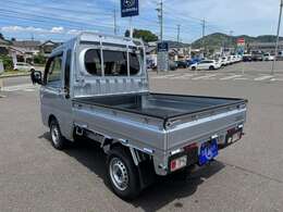 お車の内外装の状態など、気になる箇所をおっしゃっていただければできる限りお答えさせていただきます( ｀ー´)ノ