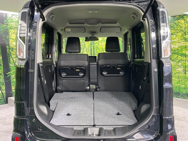 後席を格納すると、これだけの広さが！シーンに合わせたシートアレンジで、大きな荷物も積むことが出来ます♪