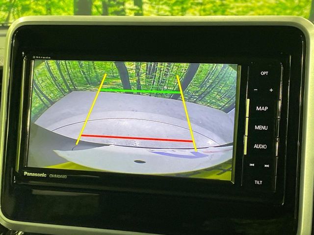 【バックカメラ】駐車時に後方がリアルタイム映像で確認できます。大型商業施設や立体駐車場での駐車時や、夜間のバック時に大活躍！運転スキルに関わらず、今や必須となった装備のひとつです！
