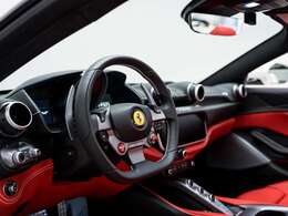 内装はRosso Ferrariを選択されております。