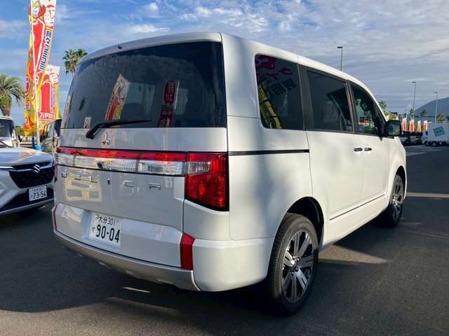 右斜後ろです！