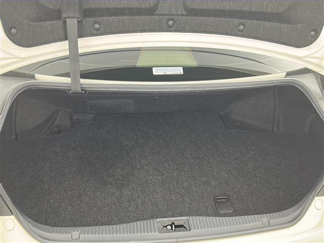 【トランク】積み込みやすくて、たっぷり積める荷室です。シートアレンジできるものは、乗車人数と荷物の量や大きさによってシートを動かすことができるので、より快適なドライブが可能です！