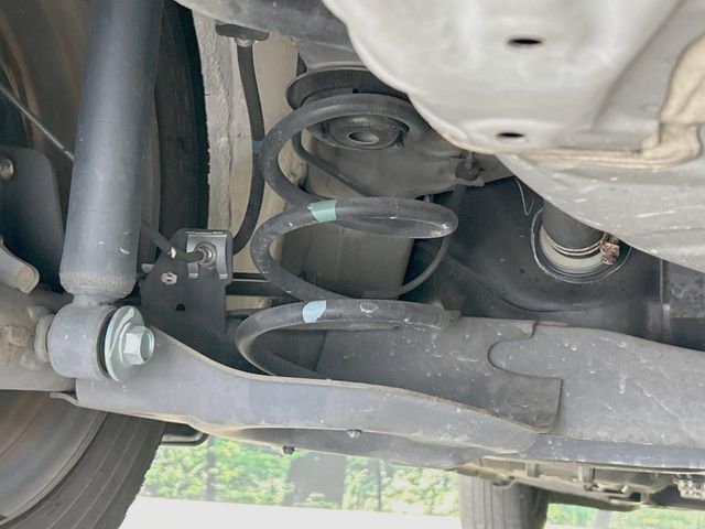 お車を安心してお乗りいただく為には、足回りの定期点検が欠かせません。サービスサポート（有償保証）では無料点検もご提供しており、安心のカーライフをお過ごしいただけるサポート体制が整っています。