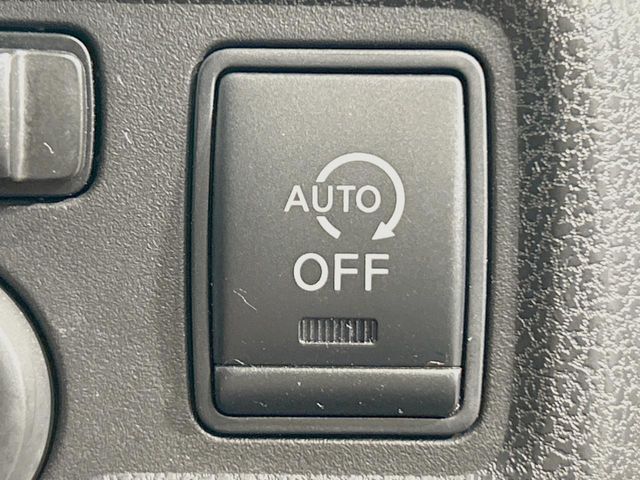 【アイドリングストップ】赤信号や渋滞で停車した際にエンジンを停止し、無駄な燃料の消費を抑えます。燃費向上や環境保護につなげる機能♪エンジンはブレーキを離せば再始動します。