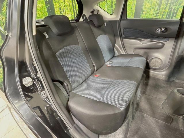 後部座席も気になるようなキズ・汚れやへたり等、大きなダメージはなく、良好な状態です。