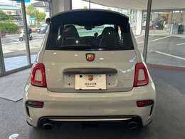 認定中古車保証付き。