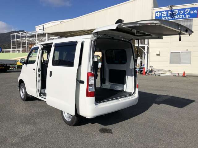 ★GLグレード/ガソリン車/左右スライドドア　★最大積載量：750kg(2人乗り時)・500kg(5人乗り時)