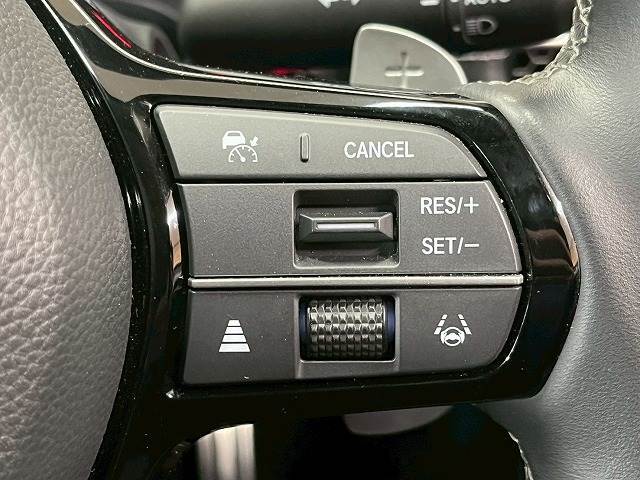 【レーダークルーズコントロール】装備で高速道路の運転も楽々です！追従型なので前の車両に合わせて速度調節ができ、渋滞などの際も楽々運転できますよ♪