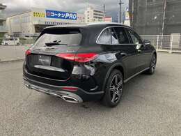 街中での存在感も格別です。走り去る姿に思わず目を奪われます。