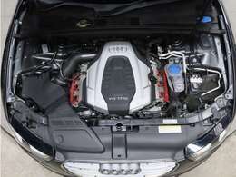 ■3リッターV6スーパーチャージャー付きエンジン　■333ps・44.9kgm（カタログ値）　■フルタイム4WD　■リアスポーツディファレンシャル（電子制御デフ）　■ダイナミックステアリング（レシオ可変）