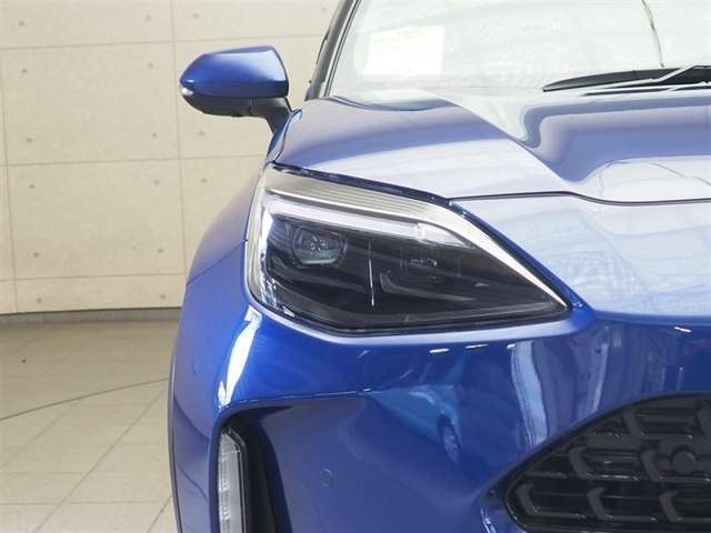 LEDヘッドライトです。デザイン性がよくとても明るいので、夜間の走行や悪天候でも安心です。しかも長寿命！