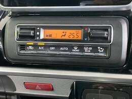 【オートエアコン】一度お好みの温度に設定すれば、車内の温度を検知し風量や温度を自動で調整。暑い…寒い…と何度もスイッチ操作をする必要はありません。快適な車内空間には必須の機能ですね♪