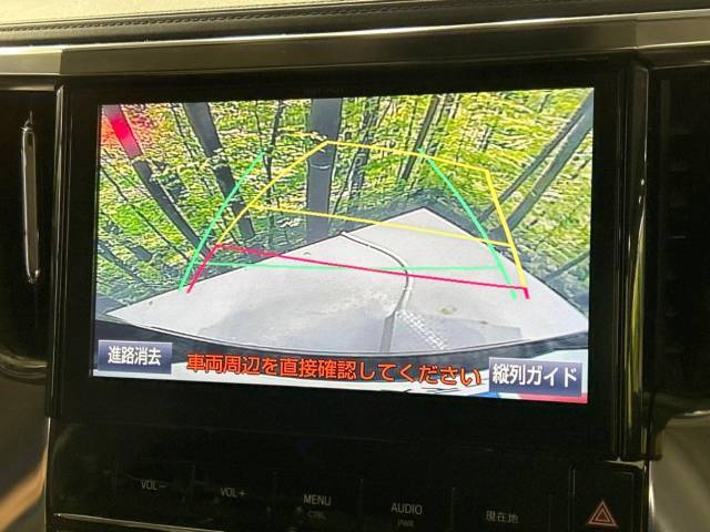 【バックカメラ】駐車時に後方がリアルタイム映像で確認できます。大型商業施設や立体駐車場での駐車時や、夜間のバック時に大活躍！運転スキルに関わらず、今や必須となった装備のひとつです！