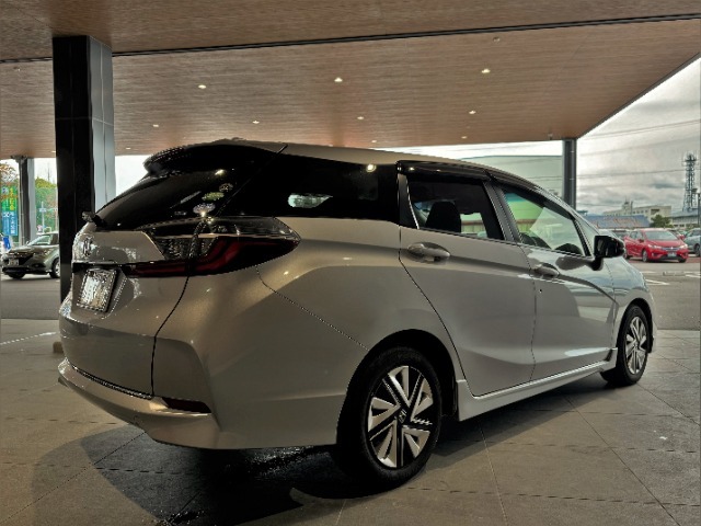 当店中古車には車両価格の中に最長2年間のHonda中古車保証が既に含まれています◎保証期間中は、どれだけ走って頂いても保証が切れることはありません♪※中古車のグレードにより保証期間は変わります。