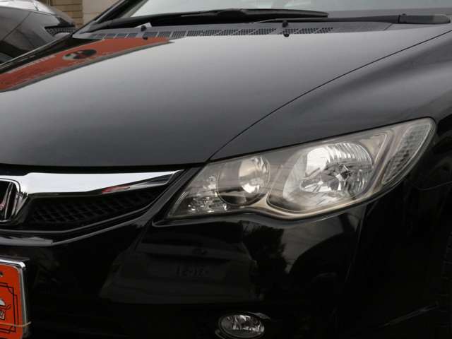 黄ばんでいてはカッコ悪いので全車ヘッドライトは磨いてあります！これだけで年式が新しく感じます！！