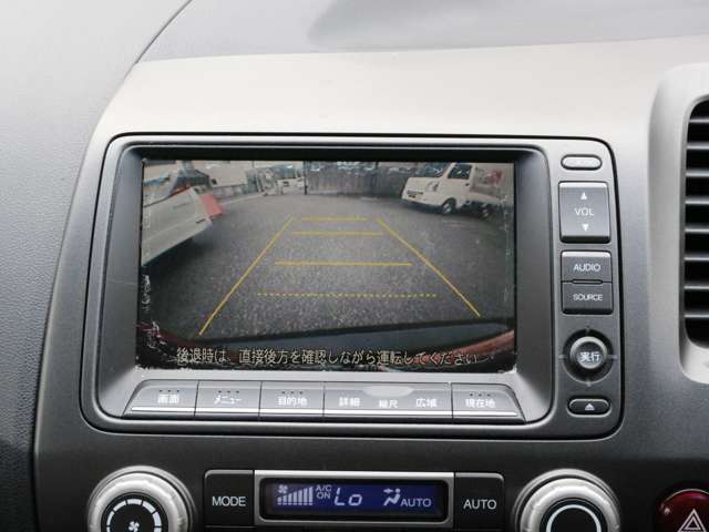 純正ナビ搭載ですので道に迷うことなく楽しくドライブ！バックカメラも装備しており駐車もラクラクです★