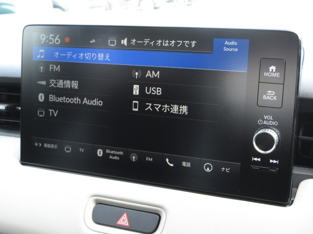 ナビゲーションはホンダコネクトディスプレイが装着されております。AM、FM、フルセグTV、Bluetoothがご使用いただけます。初めて訪れた場所でも道に迷わず安心ですね！