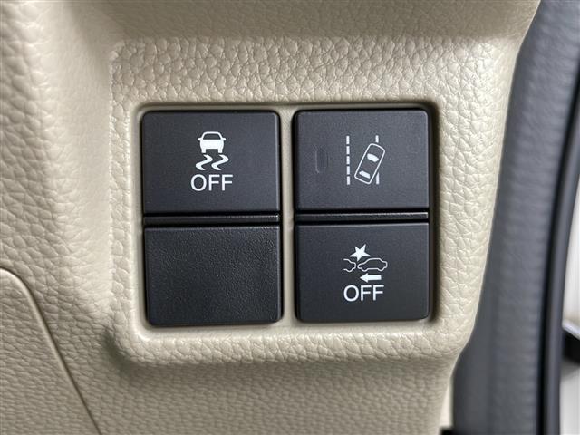 展示前の車内清掃に加えて、ご納車の前にも入念な車両の洗車・車内清掃を実施いたします。別途有料の特殊清掃プランやコーティングプランもございます。