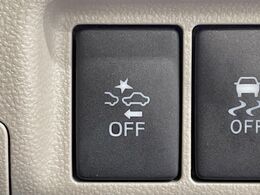【スマートアシスト】走行中に前方の車両等を認識し、衝突しそうな時は警報とブレーキで衝突回避と被害軽減をアシスト。より安全にドライブをお楽しみいただけます。