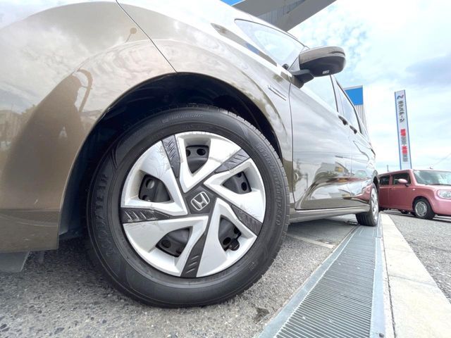 お車を安心してお乗りいただく為には、足回りの定期点検が欠かせません。サービスサポート（有償保証）では無料点検もご提供しており、安心のカーライフをお過ごしいただけるサポート体制が整っています。