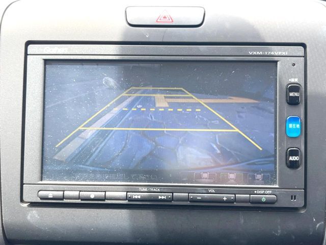 【バックカメラ】駐車時に後方がリアルタイム映像で確認できます。大型商業施設や立体駐車場での駐車時や、夜間のバック時に大活躍！運転スキルに関わらず、今や必須となった装備のひとつです！