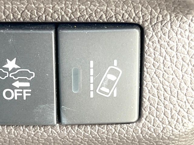 【車線維持支援システム】高速道路走行時、車線からはみ出しそうな時にステアリングを制御。より安心・安全な運転をサポートしてくれます！