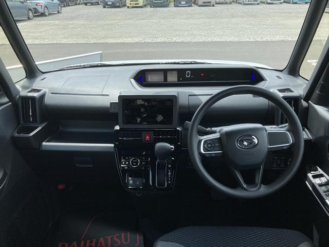 広々とした駐車場をご用意しておりますので、運転が苦手な方でもご安心ください。また、大型の屋根がございますので、雨に濡れることなくご移動できます。