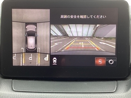狭い場所での駐車やすれ違いなどでより的確な運転操作に役立つ360°ビューモニターが装備されています。