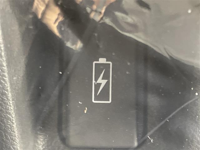 【ETC】有料道路を利用する際に料金所で停止することなく通過できる、ETC車載器（ノンストップ自動料金収受システム機器）が装備されています。セットアップを行うことで利用可能になります。